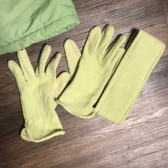 ❄️lime green ski jacket w/ accessories - Picture 4 of 15